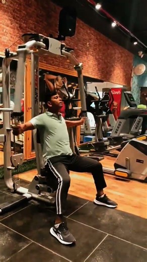 butterfly chest press#motivation #bodybuilding #fitness