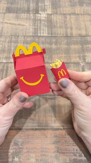 Part 4 | Miniature Happy Meal Magnet - let’s make the French fries. #diycraft #craft #mini #happymeal #craftymom #craftersofinstagram #instacrafts #instacraft #craftyfingers #diyproject #handmadecrafts #makeityourself #craftygirl #papercrafts #getcrafty #indoorfun #artsandcrafts #craftroom #makestuff #pinterestmom #frenchfries #mcdonalds | The Super Mom Life