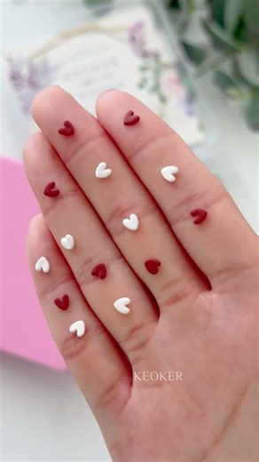 Circle textures and little flowers? Stoppp this is way too cute—I love it!! 😍🌸💫www.keoker.net