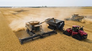 1.7K views · 35 reactions | The 2300 #Haulmaster grain cart offers 13% more capacity than a 2000 bu for increased capacity in high-volume crops! | Elmer's Manufacturing | Facebook