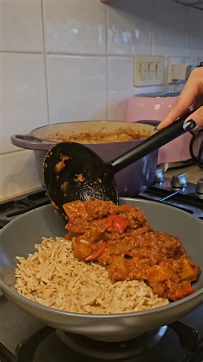 This hearty goulash is a great way to cook up your seasonal butternut squash. Balancing sweet and spicy flavours and packed with fibre and vitamin A, it’s sure to be a hit this Autumn. 🍂 Ingredients: - 1 tbsp olive oil - 1 red pepper - 1 medium onion - 1 clove of garlic - 2 tsp paprika - 1 tsp cumin seeds - 1 tsp Marmite - 1 medium butternut squash - 1 large carrot - 100g dried red lentils - 1 tin (400g) chopped tomatoes - 1 tsp sugar - Salt and pepper to taste Method: 1. Pre-heat your oven to 