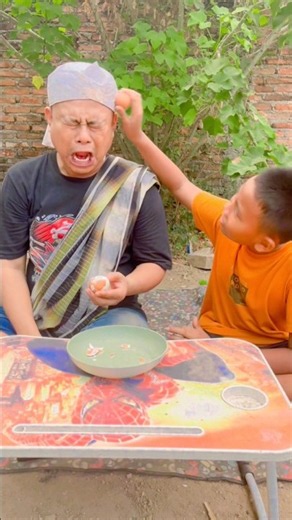 MY EGG PEELING HACK ⁉️ #azzamfamily #funny