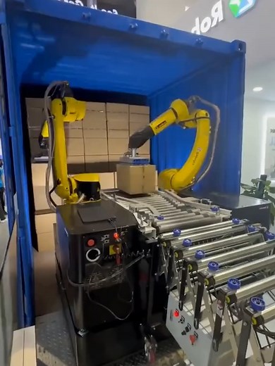 The Future of Logistics Is Already Here 🚚🤖 Robots are now unloading trucks faster, safer, and nonstop taking on the heavy lifting so humans don’t have to. Watching this system work feels like seeing the entire logistics industry level up in real time. Efficiency just went beast mode. Join our global community, share your expertise, and explore partnership opportunities. 👉 www.ctorobotics.com Stay updated with the latest insights on #Robotics, #AI, #Automation, and #SmartManufacturing. 🚀 👉 h