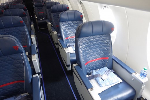 Review: Delta Air Lines CRJ-900 First Class