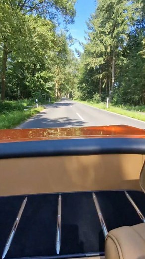 Perfect weather, perfect car: electric classic driving is bliss 🤩 ••••• #mercedesbenz #mercedes #mercedes_benz #slc #sl #280sl #300sl #350sl #380sl #450sl #500sl #560sl #w107 #r107 #c107 #w111 #220seb #250se #280se #vintagecars #electriccar #electricconversion #electricclassiccars #electricclassic #restomod #mercedesclassics #classicmercedes #electromod @tomvandecruys @roelpollen | Monceau Automobiles