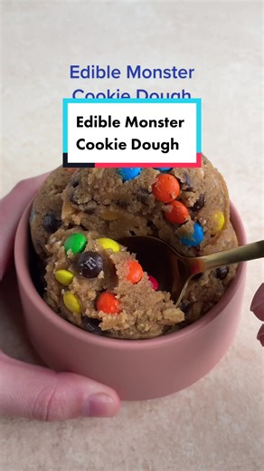 Full recipe with gram measurements & heat-treating instructions linked in my bio! ✨ #ediblecookiedough #monstercookies #cookiedough #foodtiktok #nobakedessert #peanutbutter