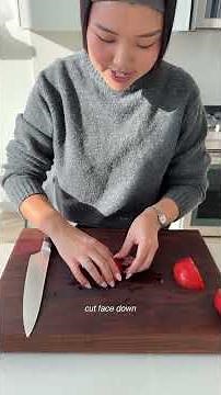 how to dice tomatoes safely! (2 ways, with or without seeds)