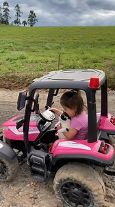 👩‍🌾😂 Little farmer girl makes everyone smile on the farm #farmanimalct #LittleGirlAndCow #pigfeed #beauty #farming #countrylife #fblifestyle | Jevvna.J