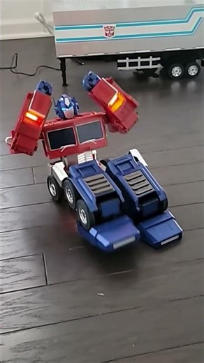 Robosen Optimus Prime doing some workout