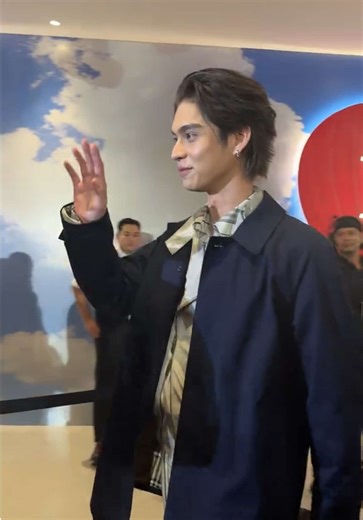 ไบร์ท วชิรวิชญ์ ในลุค BURBERRY งานแฟชั่น WFTSS25