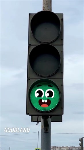 Goodland |The traffic light is running 😂 #cartoon #doodles #animation