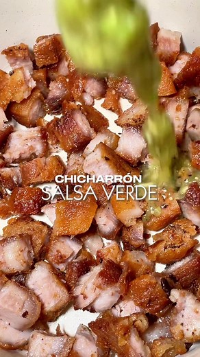 47K views · 988 reactions | CHICHARRÓN EN SALSA VERDE SÚPER FÁCIL Ingredientes: 7 tomatillos 1 jalapeño 1 Serrano 1/2 cebolla 1 diente ajo 1/2 Cda caldo pollo Chicharrón en trozos #chicharron #chicharrón #chicharrones #salsa #salsaverde #comidamexicana #mexicanfood | Lacocinadevaleria | Facebook