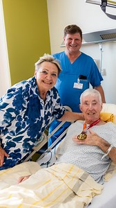 🥇 The final gold medal of the World Transplant Games 2025 in Dresden has been awarded! 🥇 It went to 74-year-old Australian Sydney Edwards, who suffered a fractured pelvis on his way to the Parade of Nations. He spent two weeks in the hospital and was excellently cared for by the medical staff at Städtisches Klinikum Dresden before setting off tomorrow on his long journey back to Australia. A huge thank you also goes to Dr. Mark Frank, Chief Physician of the Department of Clinical Acute and Eme