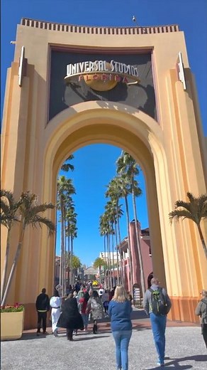 Walking through the Iconic Archway of Universal Studios Florida #universalparks