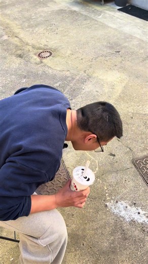 Elle se venge sur moi après la première vidéo 😡😡💩💩 #chasy #chelles #bubbletea #humour #drole
