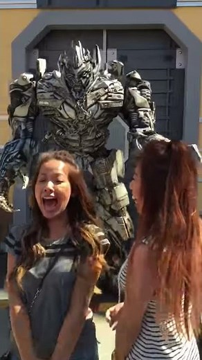 Meeting Interactive Talking Megatron at Universal Studios Hollywood