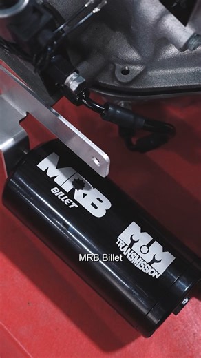 Luis de Leon on Instagram: "Some details of a Pro Mod. The transmission and converter, both from @mandmtransmission, miraculosly not just manipulate the coupling from engine to wheels and also whitstand over 5000hp back to back every run! Bolt together converter, half aluminum, half steel, steel stator, TH400 style 3 speed, all that you need to go fast in drag racing! Some details may seem simple, but generate substantial results like the line pressure accumulator from @mrb_billet."