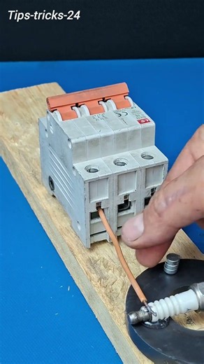 👆👉Build a Homemade Generator to Light a Bulb! ⚡💡#freeenergy #shorts