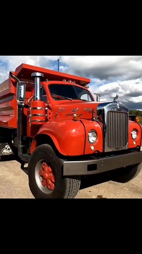 Beautiful old school Mack #mack #macktrucks #macksemi #triaxle #dumptruck #diesel | BUILT Diesel MAFIA