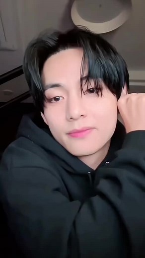 Pov ll part 62\t[ Tae: ছি ছি ছি...! শেষ পর্যন্ত চুরি? তা ও আবার কিনা অন্যের গাছের আম? মান সম্মান সবকিছু একেবারে মাটিতে মিশিয়ে দিলো। Y/n: তাতে তোর কি? 😠 যা সর সামনে থেকে Tae: একেই বলে চোরের মায়ের বড় গলা, কিছু বললেই খেক্ করে উঠে 😂 Tae এর কথায় কোনো পাত্তা না দিয়ে মুখ ভার করে পাশ কাটিয়ে উপরে চলে যেতে লাগলো Y/n,, পেছন পেছন কথা শুনাতে শুনাতে যাচ্ছে Tae ও। Tae: কি একটা অবস্থা... একটু লজ্জা শরম বলতে কিছু নেই? আমার তো নিজেরাই লজ্জায় মাথা হেট হয়ে যাচ্ছে। রাস্তায় বের হতে পারবো না আর, লোকে দেখলেই