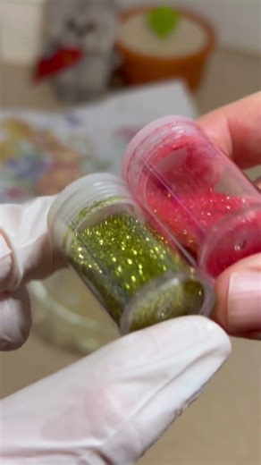 The easiest and fastest way to make sparkly Easter eggs ✨🐰 #hacs #secrethacks #easter ##easteregg