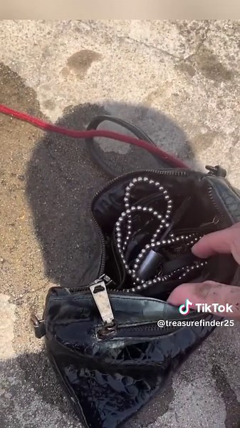 🧲 Discover Hidden Treasures | Magnet Fishing Across the UK & Beyond 🌍 Welcome to @treasurefinder25 – where every cast of the magnet uncovers a new mystery! Dive into the world of magnet fishing and treasure hunting as we explore rivers, canals, and forgotten waterways across the UK and Europe. In one of our recent adventures along the River Wye near Hereford, we pulled up some truly fascinating finds—each with its own untold story. From rusty relics to unexpected metal treasures, every discove