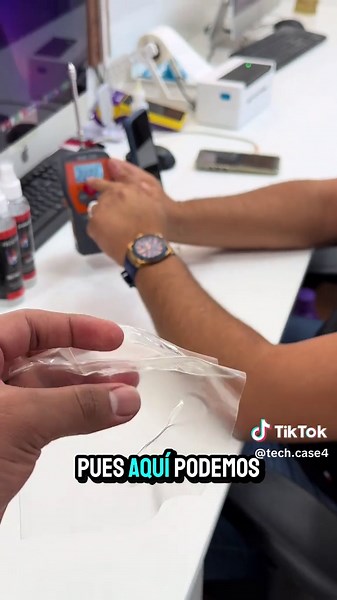 🔒 Protection Pro – Tecnología flexible, protección total 💪 La lámina Protection Pro es una innovadora solución de protección hecha de polímero de alta resistencia, diseñada para adaptarse perfectamente a cualquier pantalla o superficie. A diferencia del vidrio templado tradicional, no se quiebra y ofrece una cobertura más duradera, delgada y resistente a rayones, impactos y caídas. ✅ Compatible con pantallas curvas ✅ No altera la sensibilidad táctil ni los colores ✅ Instalación profesional y p