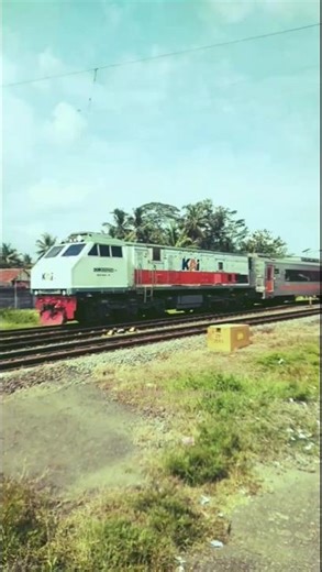 Sprinter CC 2030204 MN – KA 115 Sawunggalih Berangkat Siang #keretaapi #railway #train #shorts