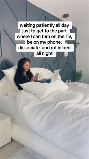 when your nervous system needs all night to process what happened today 👇🏼 you’re not just lazy or unmotivated, it’s your nervous system hitting the freeze response 🥹 if you’re constantly under stress, your nervous system could be pushing you into a freeze state, causing you to stay in bed all night to process the trauma 😮‍💨 this is fine for a day or two, but it’s an issue when it lasts for weeks, months, or years 🥹 when your nervous system is in it’s freeze response, you may also experien