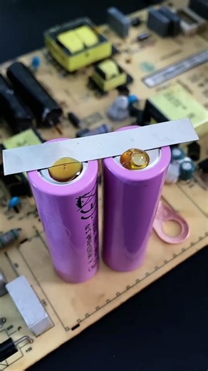 how to soldering 18650 lithium battery? #batterysoldering #diyelectronics #solderingequipment