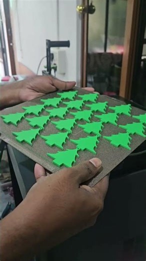 Christmas Tree Keychain #3dprinting #bambulabp1s #3dprinted