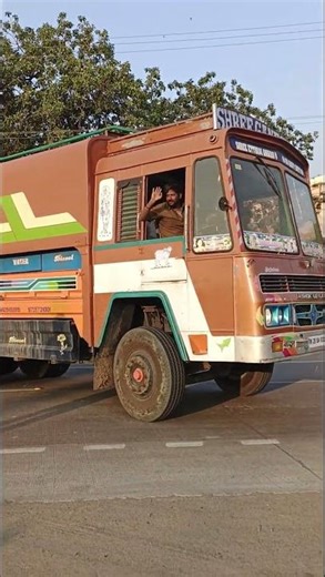 Road पर Vehicle की असली भाषा Indicator है—उसे सही उपयोग करें #indicators #truckdriver