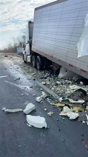 😱 #oliveoil #crash #wreck #firstresponders #firefighterlife