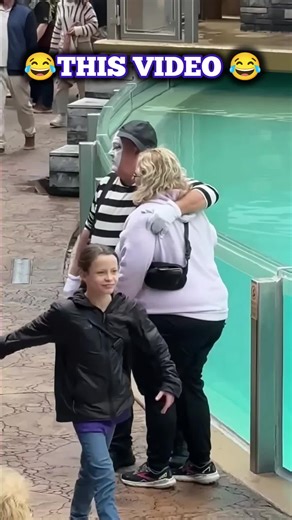 Tom the Mime's Unique Acts at SeaWorld