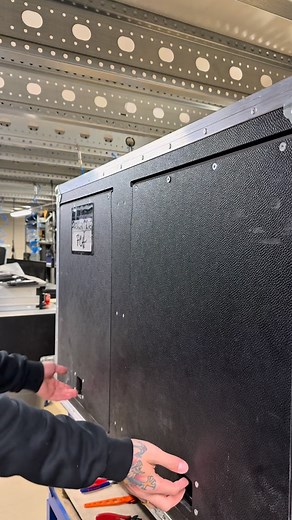 Disassembling the FOH table rack from @parkwaydriveofficial 🧼 #avids6l #audio #parkwaydrive #clean | go audio rental gmbh