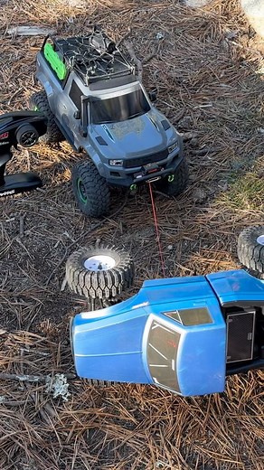 Axel on recovery duty! There were plenty of spills during the comp rig shootout and Axel put that winch to good use 🦾 . We’re on YouTube! Link is in the bio 👍🏻 . 💰⬇️ Discounts ⬇️💰 @littleguyracingparts 10% off code CAPE10 @rcawd_official 5% off code Capecrawlers @injora_rc 5% off code Capecrawlers05 @fmsmodel2007 $10 off accessories code Capecrawlers @adaptiv3_designs 10% off code Cape10 @flubrc 10% off code Flub10CC @cowrcperformance 10% off CAPECRAWLERS . . #scx24 #scx24mods #rccrawler #R