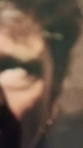 Mirador sur un texte d’Étienne Roda-Gil et une musique de David Hallyday sort le 5 juin 1989, soit 10 jours avant la parution de l’album Cadillac. Elle sort sur un 45 tours (Philips 874 514-7) avec en face B l’inédit Back to the Blues Durant toute sa carrière, Johnny a multiplié les chansons sur le thème de l’univers carcéral et Mirador en fait partie. Mirador est aussi la première production père-fils commercialisée (« Animal » et « Pirate de l’air » seront proposés des années plus tard dans un
