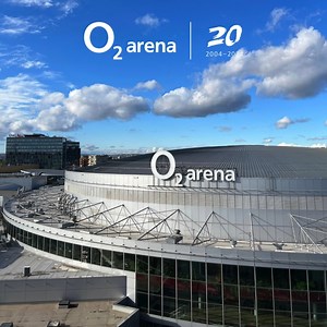 O₂ arena je úchvatná. O₂ arena slaví 20 let. A víte že? - byla postavena na pozemcích bývalé ČKD Lokomotivka - rozkládá se na ploše 26 000 m2 - obestavěný prostor je srovnatelný s 12 plaveckými stadiony v Podolí - těsně před otevřením se na staveništi střídalo za směnu přes dva tisíce lidí - výstavba trvala pouze 17 měsíců - před oficiálním otevřením prošla v únoru 2004 sérií zátěžových testů, při kterých se vyzkoušely všechny prostory, technologie a služby pro diváky - slavnostní otevření probě