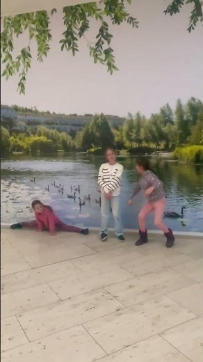 The most flexible girls in the world / GIRLS STRETCHING / Teens exercising #viral #viralshort