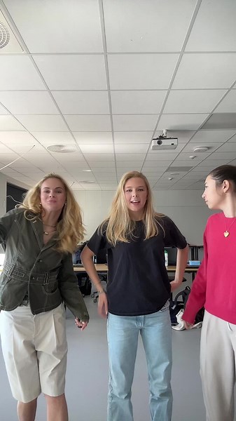 freya🤍 (@freya..sloth)’s videos with Lipstick Lies - Julias Moon