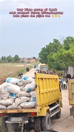 Gercep Bapak Evakuasi Toyota Hilux dengan Cepat