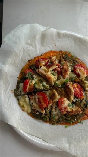 Sophie Fisher on Instagram: "Smashed sweet potato pizza - topped mine with pesto, tomato, basil, mozzarella and chicken for added protein. So delicious! Sweet Potato Base: 1 sweet potato Olive oil Sea salt Toppings 1/2 tbsp pesto 5 grape tomatoes, halved 150 g cooked chicken breast, shredded 2 tbsp fresh basil, chopped 1/4 cup grated mozzarella To Finish Chopped chives Hot honey Method 1. Preheat oven to 200°C. Place sweet potato on a lined tray, pierce all over with a fork, drizzle with olive o