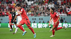 '황희찬 역전골' 한국, 12년 만의 월드컵 16강…포르투갈에 2-1 승