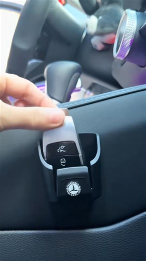 🚗 [Car Key Holder | Center Console Organization Master] ✨ "Always lose your keys? One click and they're back in place, ready to go 10 seconds faster!" 🛡️ Nano anti-slip pad Velcro fastener for secure fit during sudden braking 🛒 https://www.dodely.com/products/tqf-96ce?st= | Dododelicecongo