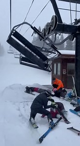 Ski Lift Malfunction Sends Riders Crashing at Unloading Station Mountain Ski Resort — A routine ride to the top of the mountain turned into a violent accident when a chairlift malfunctioned at the unloading station, sending multiple riders tumbling onto the snow as the chair swung and collapsed beneath them. Video shows the chair approaching the terminal when it suddenly jerks upward instead of slowing smoothly. The metal frame twists at an unnatural angle, and within seconds, the chair snaps lo