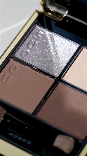 SUQQU | スック on Instagram: "The silver shade, accented with blue pearl, brings a crisp, frost-like radiance to the eyes. SIGNATURE COLOR EYES S03 SOURAI [Limited color] ブルーパールを配合したシルバーカラーが、霜のように冷たく凛とした輝きをまぶたに宿します。 シグニチャー カラー アイズ S03 霜来 -SOURAI [限定色] #SUQQU #スック #WINTERCOLORCOLLECTION2025 #2025ウィンターカラーコレクション #holiday #new #新作 #クリスマスコフレ #limited #限定色 #SIGNATURECOLOREYES #シグニチャーカラーアイズ"