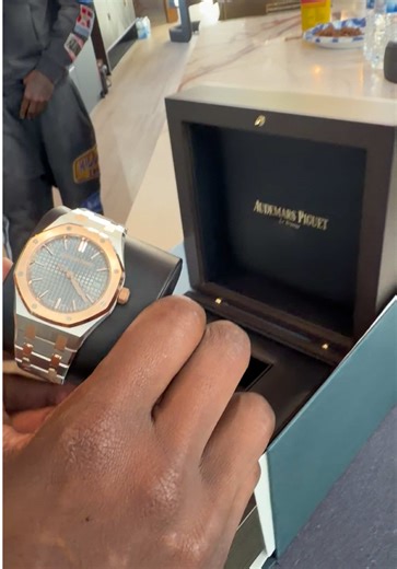 My daughter's @Flaujae Christmas gift came with a police escort 😳🚔! Had to verify IDs, sign off, and match everything to get this pricey watch ⌚️... one I originally said NO to , she convinced me that it’s an investment 🤦🏾‍♀️. But hey, NIL deals make for happy happy hard working kid going into SEC conference play 🤑❤️. @Flaujae, you're the Biggest 4️⃣ Signed, your Business Mom , Kia J. Brooks! 🥹🎁🎄 #NILPower #Flaujae #AP #APFamily #LuxuryChristmasGifts