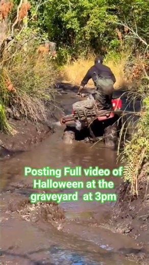 Honda mudding at the graveyard #hondarancher #muddy