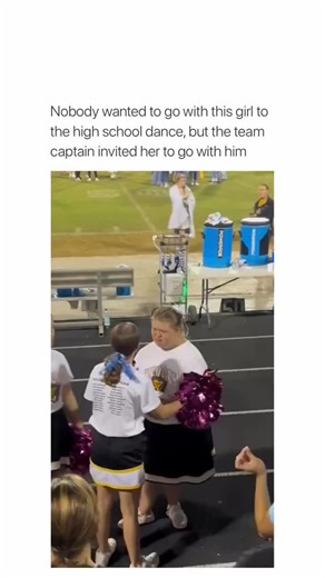 Relationship || Couples on Instagram: "This is so adorable 🥹 A high school game turned into a milestone moment when the team captain stepped off the field holding flowers and a handmade sign, walking straight toward a cheerleader to ask her to Homecoming. What began as an ordinary Friday night shifted in an instant once she realized the surprise was meant for her. It became a moment defined by sincerity as the captain made her feel seen and the cheerleader received a Homecoming invitation she c