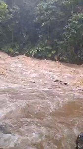 Deux touristes m’ont raconté leurs mésaventures au Saut d’Acomat mardi : l’eau est devenue soudainement très forte et ils ont dû partir en urgence. Heureusement, tout s’est bien terminé. Je ne suis personne pour donner des ordres, je ne suis ni pompier ni gendarme. Je suis simplement une citoyenne lambda qui travaille avec les visiteurs et qui tient à la sécurité de tout le monde : touristes comme locaux. Et c’est pour cela que je partage ce message de vigilance : - Dès qu’il y a une vigilance, 